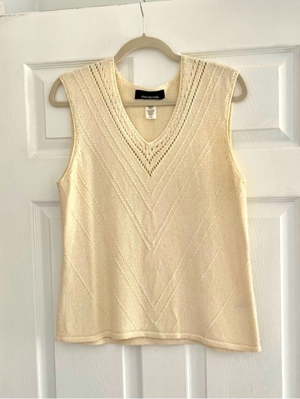 Jones New York Cream Ivory Delicate Knit V-Neck Tank Top Blouse Cottagecore